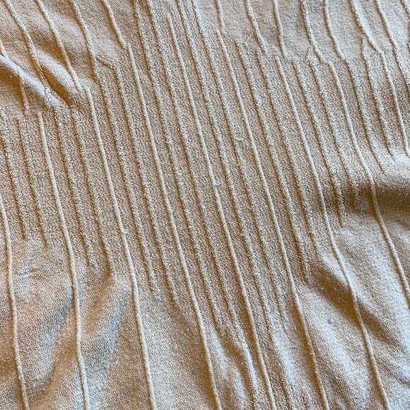 ⭐️SOLD⭐️Nude V-Neck tank top - Picture 4 of 4